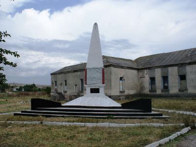 Памятный знак в честь воинов-односельчан, погибших в годы Великой Отечественной войны