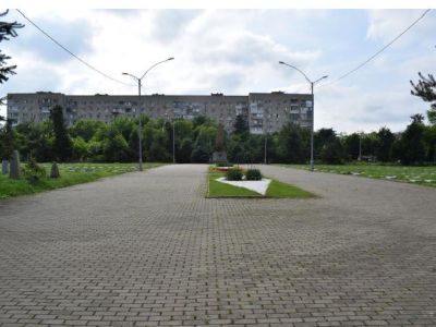 Воинское кладбище, где захоронены советские воины, погибшие в боях с фашистскими захватчиками