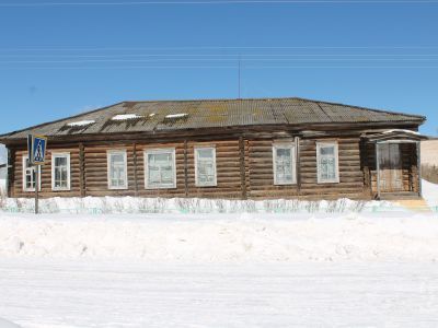 Этапная изба (до появления Пермской железной дороги служила пересыльным пунктом для политических ссыльных по дороге в Сибирь)