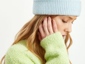 Шапка из шерсти и мохера