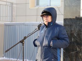 В преддверии турнира Дмитрия Коркина в Якутске возложили цветы к его памятнику