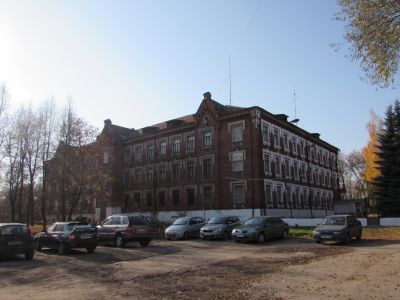 Здание казармы для рабочих и служащих