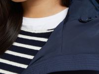 Утепленное пальто с капюшоном