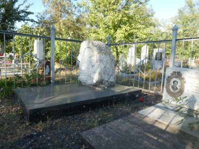 Могила писателя Шолохова-Синявского