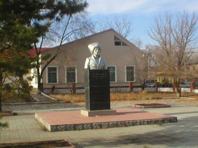 Памятник герою гражданской войны, командиру партизанского отряда Гавриилу Матвеевичу Шевченко