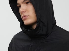 Ветровка с капюшоном свободного силуэта