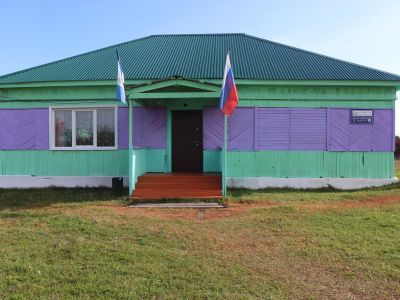 Сельский клуб деревни Петровск