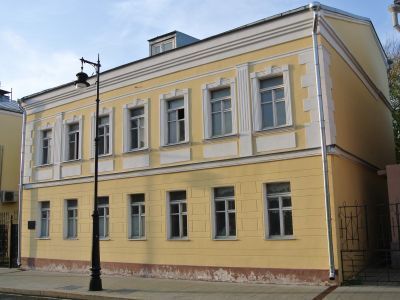 Городская усадьба А.Тихонова, XIX в. - XX в. - Главный дом, 1800-е гг., 1830-е гг., XX в.