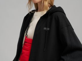 Толстовка объемного кроя из футера