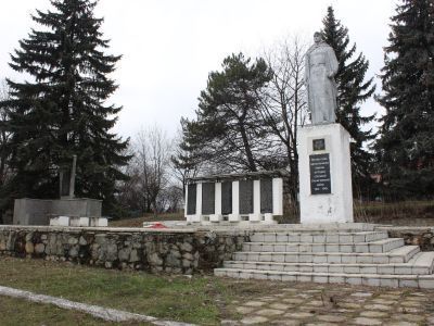 Памятник погибшим воинам-односельчанам в период 1941-1945 гг.