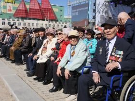 В Якутске почтили память героев Великой Отечественной войны на митинге к 80-летию Победы