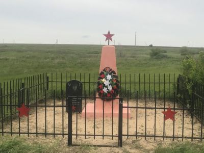 Братская могила советских воинов, погибших в период Сталинградской битвы