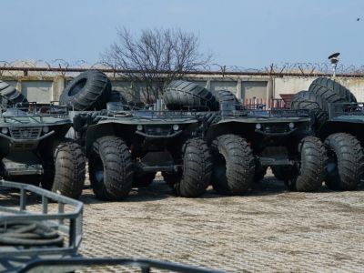 Трутнев передал бойцам СВО 59 квадроциклов якутского производства 