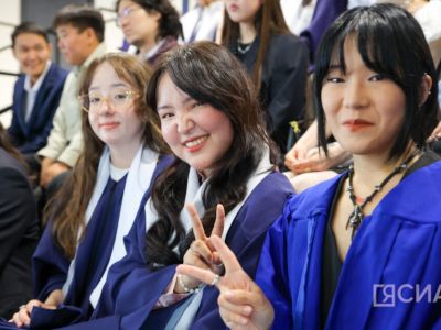 В СВФУ вручили дипломы выпускникам Института зарубежной филологии и регионоведения