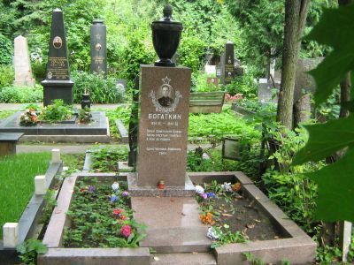 Могила - Богаткин Владимир Владимирович (1924-1944), Герой Советского Союза