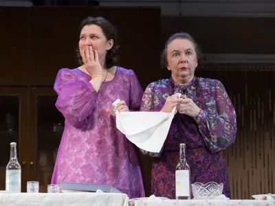 Билеты на Под одной крышей / Театр | Афиша | ИнфоТаймс