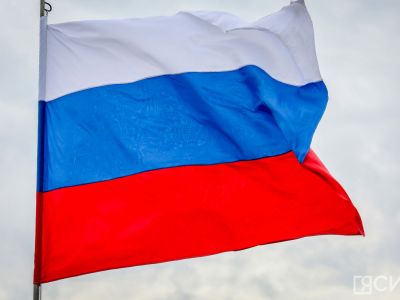 В Якутии ко Дню флага России развернут 35-метровый триколор на сопке Чочур Муран