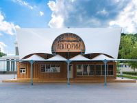 Площадь летнего кинотеатра-лектория ВДНХ