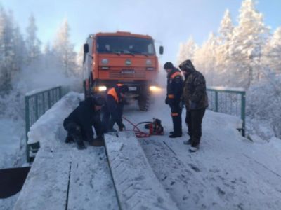 Спасатели обеспечивают безопасность экстремального пробега "Полюс холода"