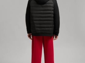 Стеганая куртка с наполнителем из натурального пуха