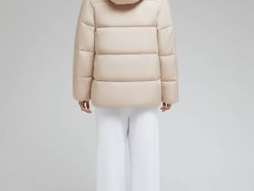 Стеганая куртка с капюшоном