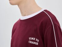Бордовая футболка с принтом и контрастной горловиной Глория Джинс