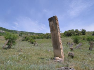 Стела надмогильная