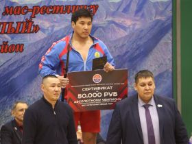 Сенсационно завершился турнир по мас-рестлингу Харлампия Васильева в Якутске