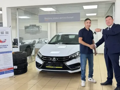 В Якутии ветерану СВО вручили специализированный автомобиль с ручным управлением