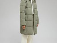 Длинный пуховик с капюшоном