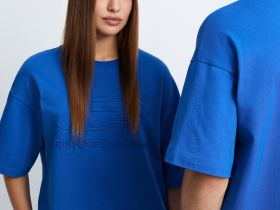 Футболка свободного кроя с принтом из коллаборации с maneken