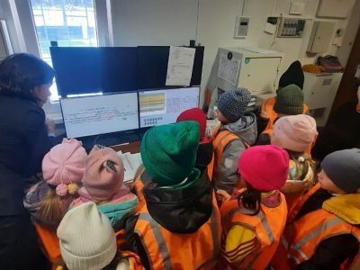 В «Железных дорогах Якутии» впервые провели экскурсию для первоклассников