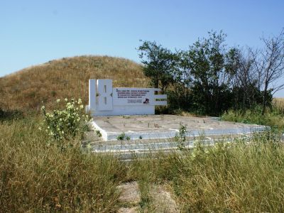 Памятный знак на месте боев воинов-десантников (высота Шумского)