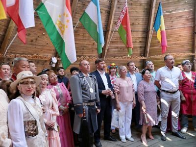 Мирнинская Ассамблея народов принимала гостей на Ысыахе