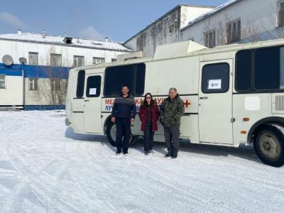 Жители отдаленных сел Усть-Майского района прошли диспансеризацию в передвижном комплексе
