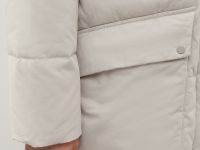 Утепленное пальто с капюшоном