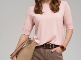 Легкий джемпер прямого кроя с коротким рукавом