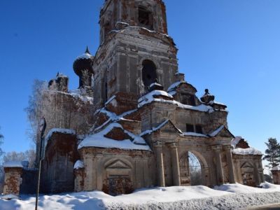 Святые ворота церкви Покрова