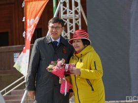 Фоторепортаж: трудовые династии и заслуженных работников Якутии чествовали 1 мая