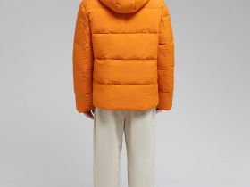 Утепленная куртка с капюшоном