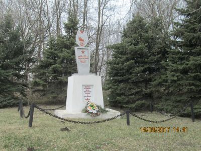 Братская могила казаков, погибших в боях с фашистскими захватчиками