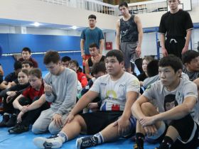 Борцы Якутии и стран Азии готовятся к матчевым встречам к 75-летию Александра Иванова