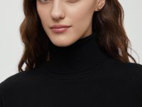 Джемпер с коротким рукавом и воротником-стойкой