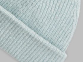 Шапка из шерсти и мохера