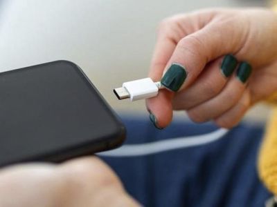 Заряжать смартфоны в общественных местах небезопасно