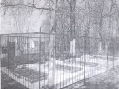 Братская могила воинов, погибших в 1943 г. (2 офицера)