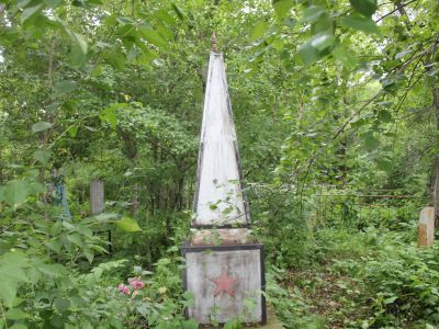 Обелиск на могиле партизана Верес Александра, погибшего в 1922 году