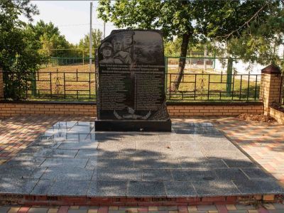 Братская могила советских воинов, погибших в период Сталинградской битвы