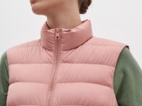 Утепленный жилет приталенного силуэта