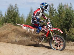 В Кысыл-Сыре прошли соревнования по мотокроссу